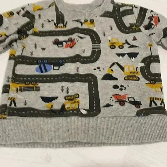 Carter’s sweatshirt - Picture 2 of 4